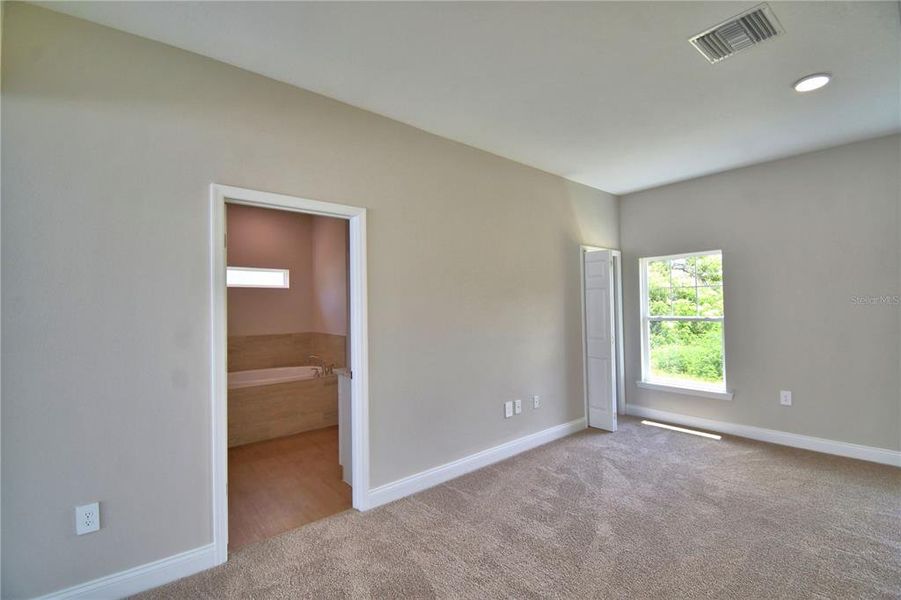 Spacious, unfurnished interior of a new home in , Winter Haven (Image 41).