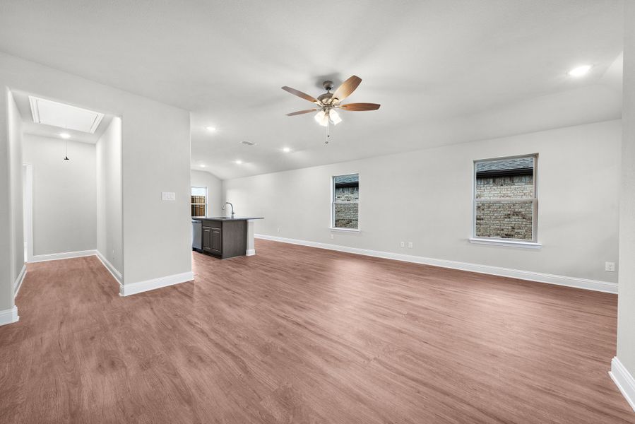 Spacious, unfurnished interior of a new home in Stonecreek, Sulphur Springs (Image 20).