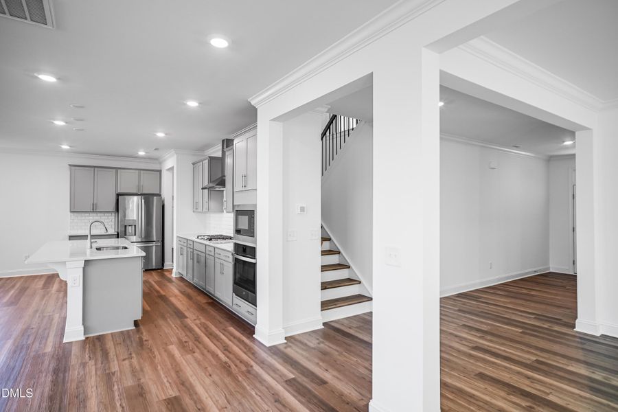 SUN_Stoneriver_Pic_EastmanIII_Stairs_2of