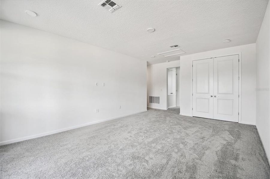 Spacious, unfurnished interior of a new home in Emerson Pointe, Apopka (Image 37).