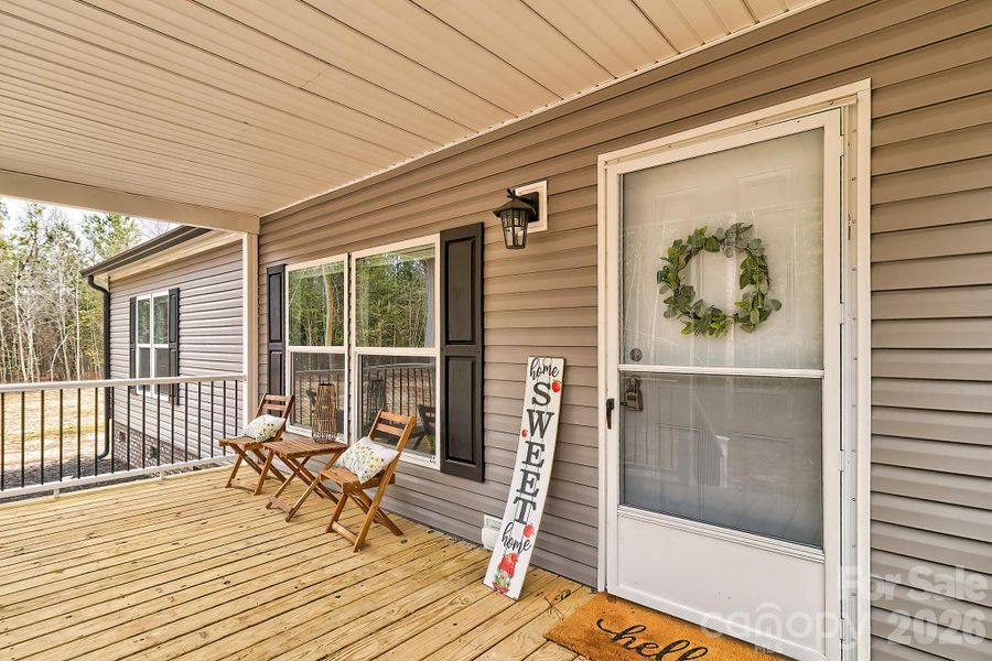 Exterior details and patio area of a home in , Kershaw (Image 21).