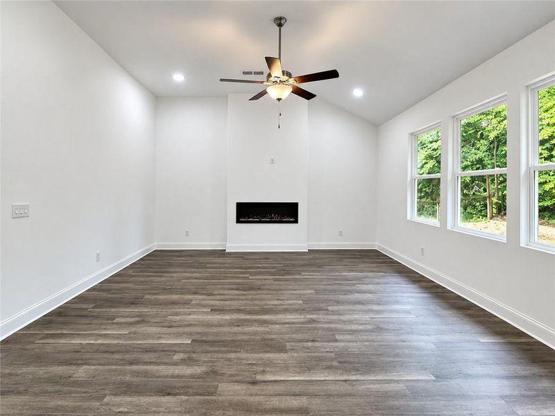 Spacious, unfurnished interior of a new home in , Griffin (Image 7).