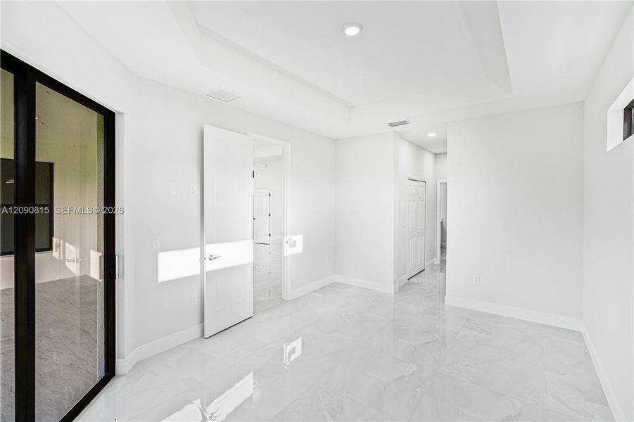 Spacious, unfurnished interior of a new home in , Lehigh Acres (Image 23).