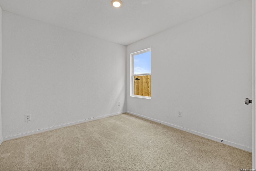 Spacious, unfurnished interior of a new home in Spring Grove, St. Hedwig (Image 13).