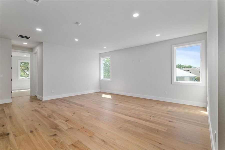 Spacious, unfurnished interior of a new home in , Southlake (Image 21).