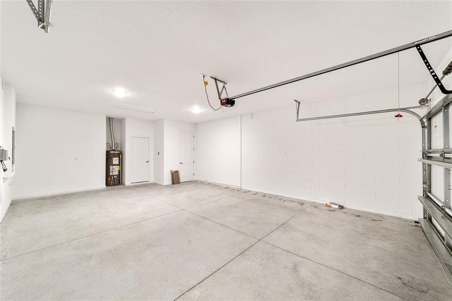 Spacious, unfurnished interior of a new home in , Ocala (Image 34).