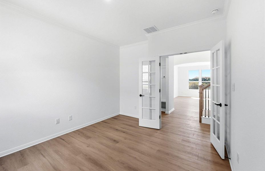 Spacious, unfurnished interior of a new home in Crescent Bluff, Georgetown (Image 22).