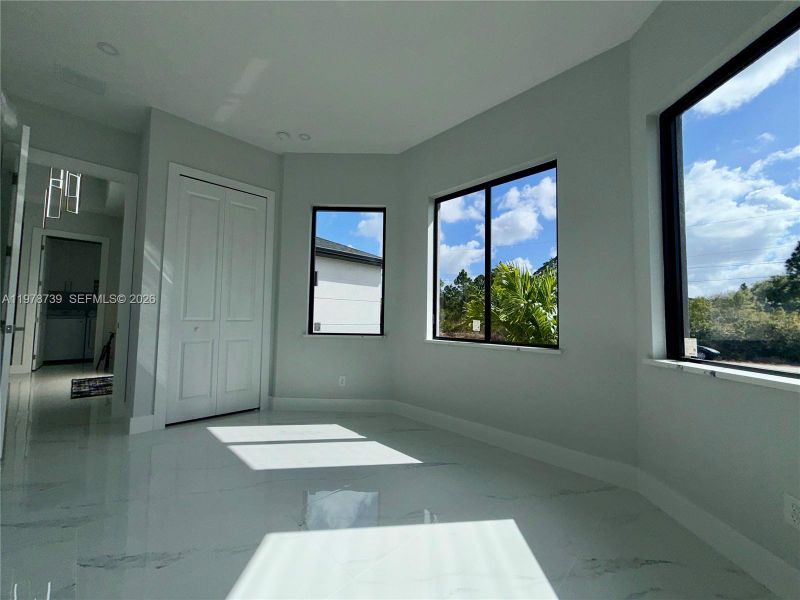 Spacious, unfurnished interior of a new home in , Lehigh Acres (Image 22).