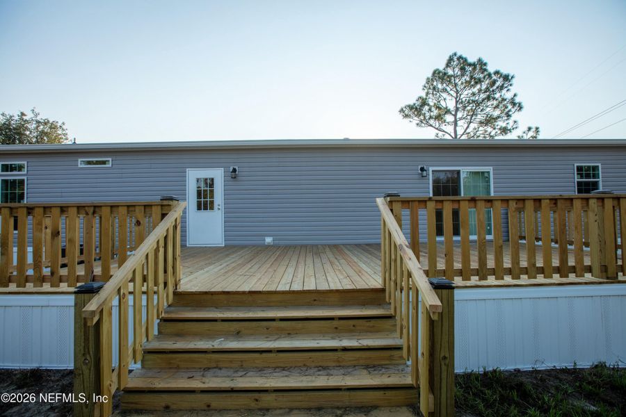 Exterior details and patio area of a home in , Keystone Heights (Image 25).