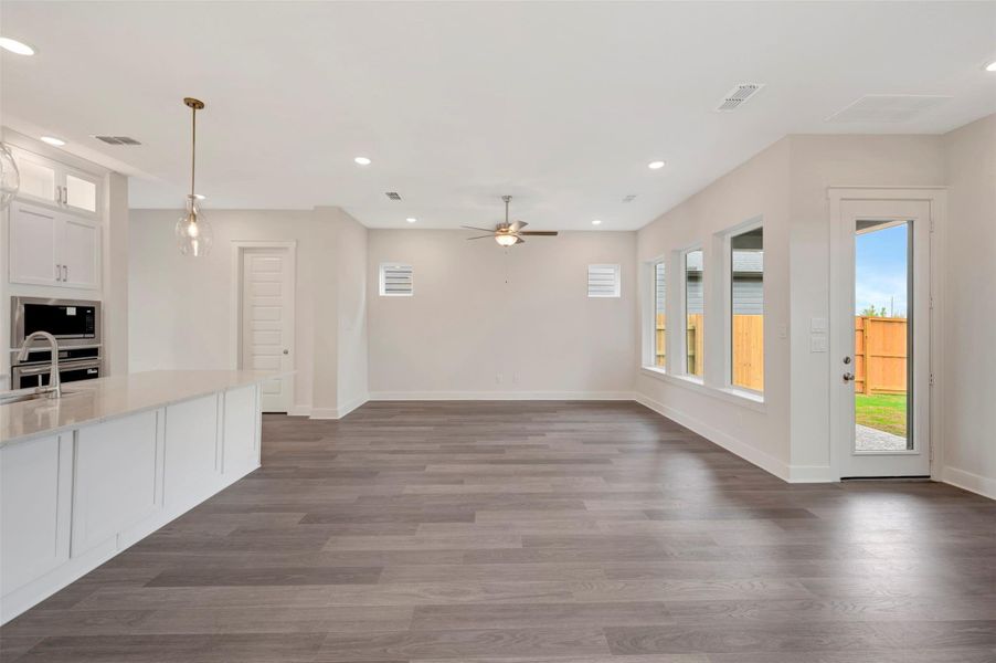 Spacious, unfurnished interior of a new home in Elyson 40', Katy (Image 24).