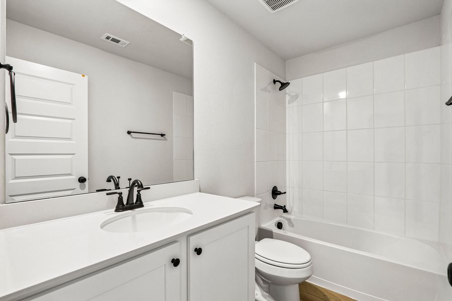 Furnished interior view inside a new home in Rolling Ridge, Van Alstyne (Image 6).