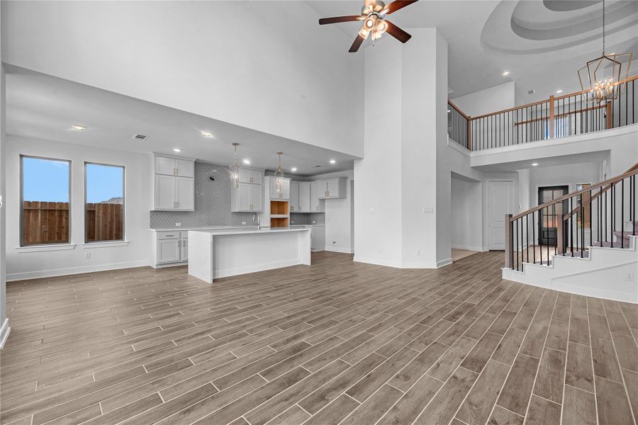Spacious, unfurnished interior of a new home in Sienna, Missouri City (Image 11).