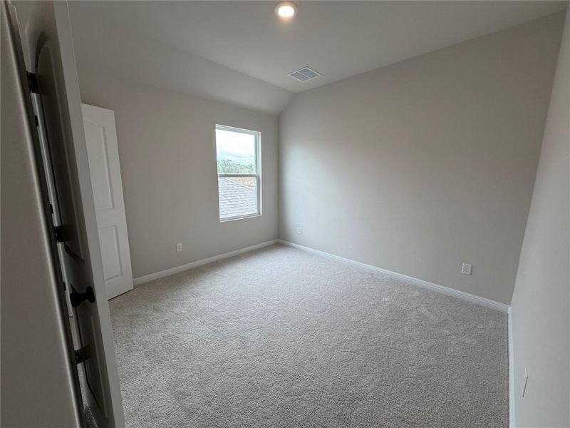 Spacious, unfurnished interior of a new home in Cannon Ranch 40s, Dripping Springs (Image 23).
