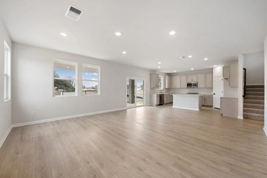 Spacious, unfurnished interior of a new home in Berry Creek Highlands, Georgetown (Image 25).
