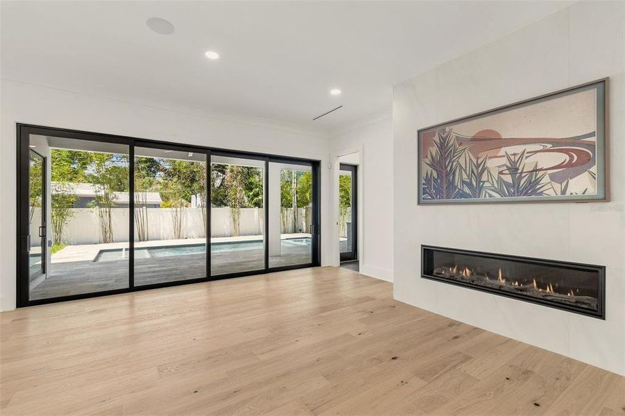Spacious, unfurnished interior of a new home in , Tampa (Image 24).