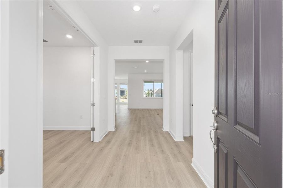 Spacious, unfurnished interior of a new home in , Ocala (Image 26).