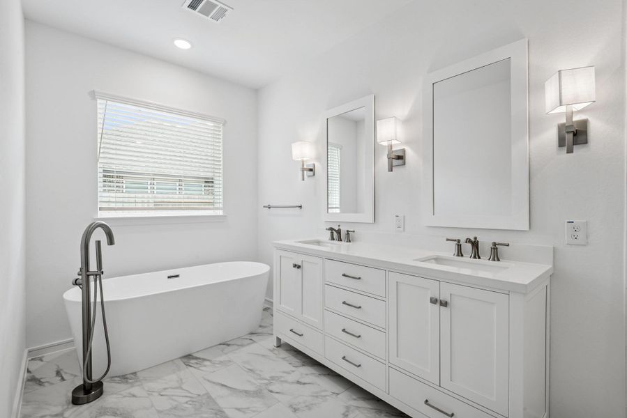 Spa-like primary bath (*Photo not of actual home and used for illustration purposes only.)