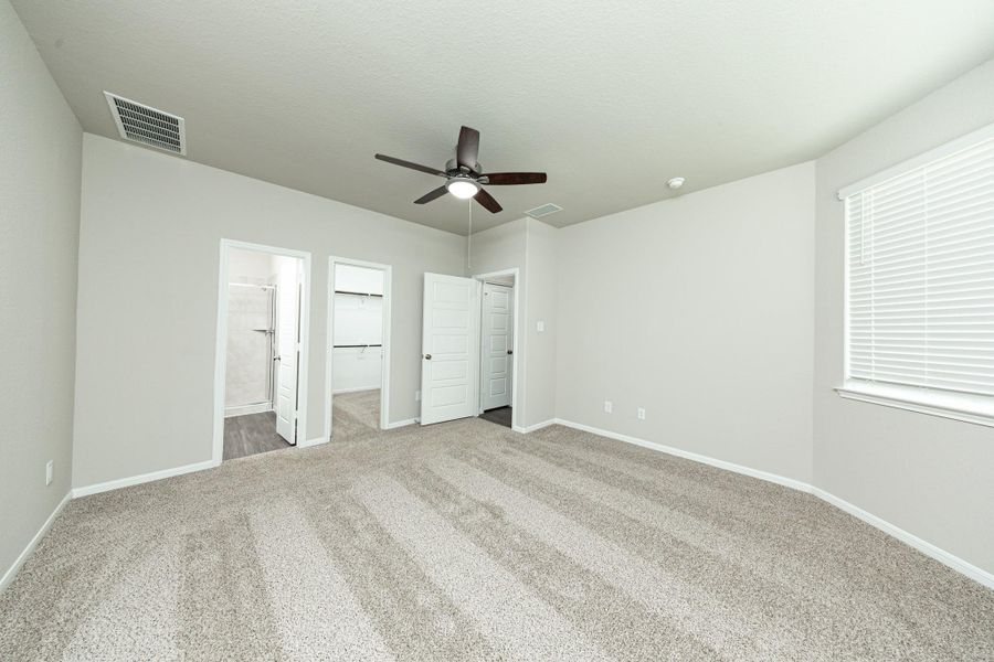 Spacious, unfurnished interior of a new home in Mackenzie Creek, Conroe (Image 16). Spacious, unfurnished interior of a new home in Mackenzie Creek, Conroe (Image 16).