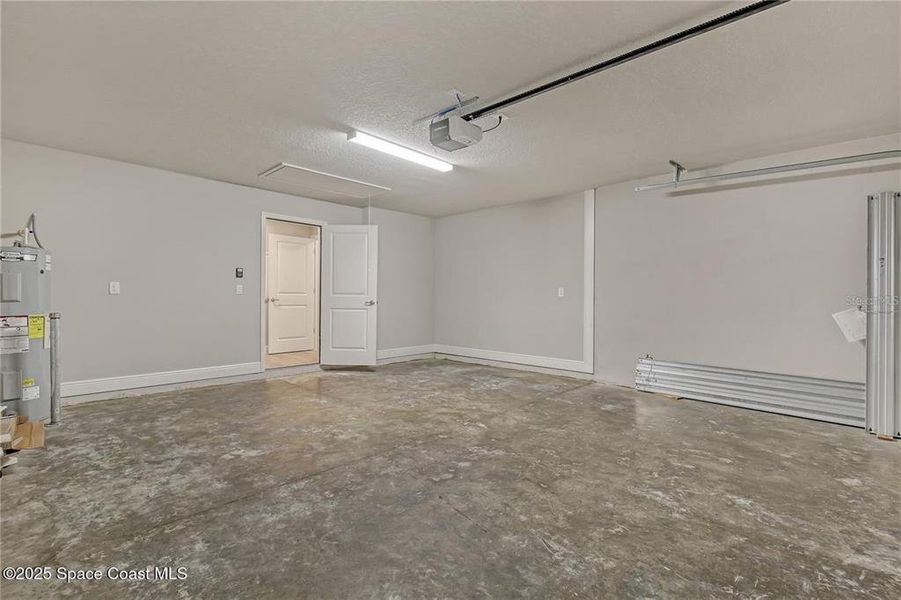 Spacious, unfurnished interior of a new home in , Punta Gorda (Image 14).