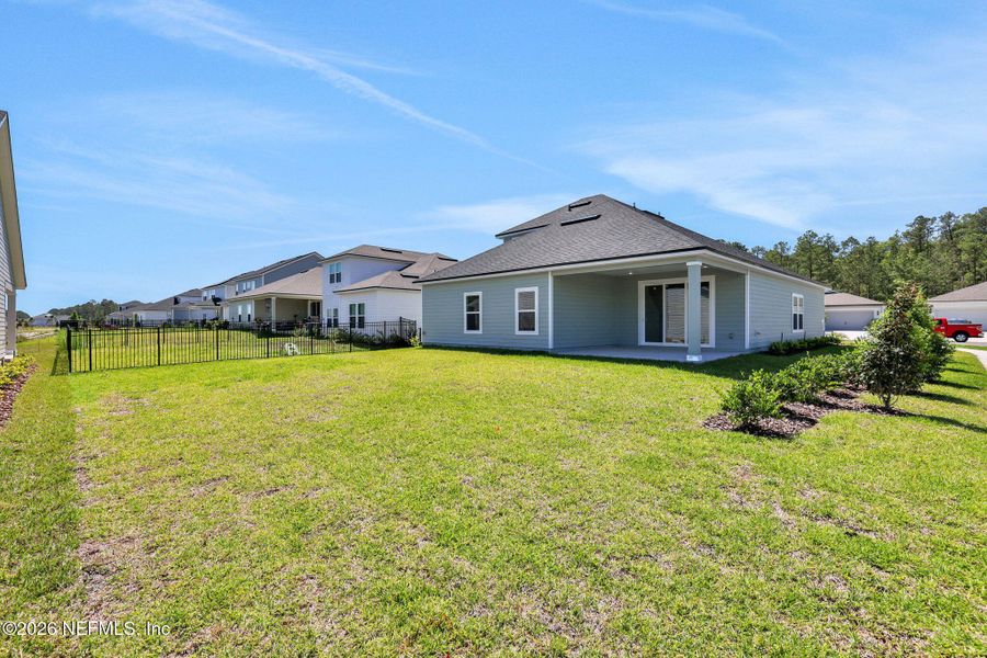 Exterior details and patio area of a home in Hyland Trail, Green Cove Springs (Image 3).