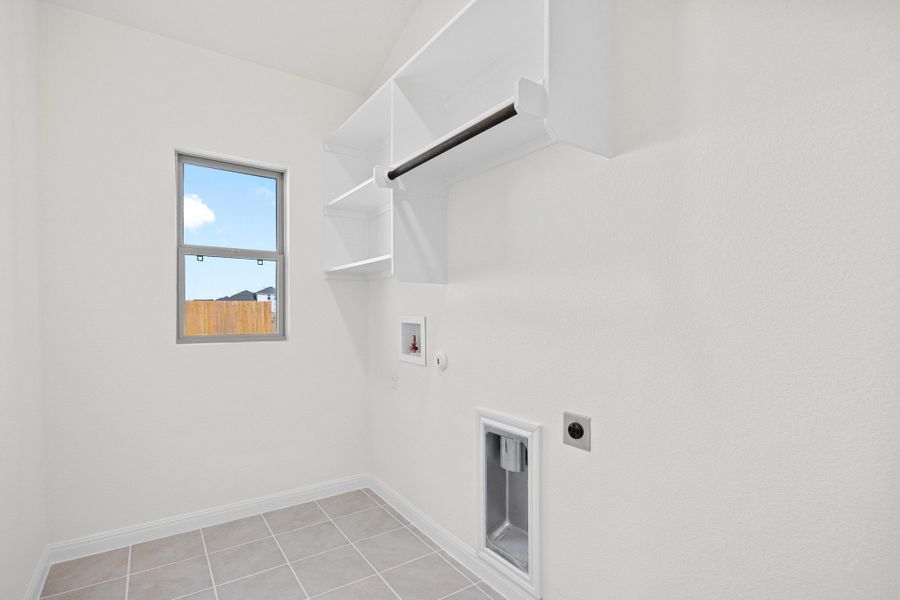 Spacious, unfurnished interior of a new home in Trinity Ranch, Elgin (Image 28).