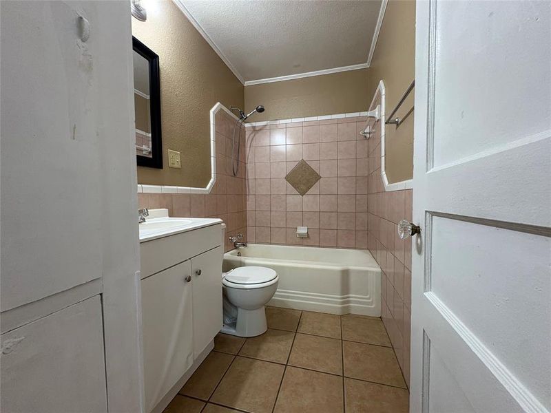 Full bathroom Full bathroom