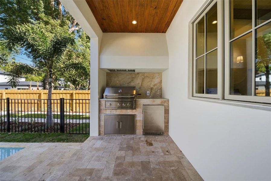 Exterior details and patio area of a home in , Orlando (Image 27).