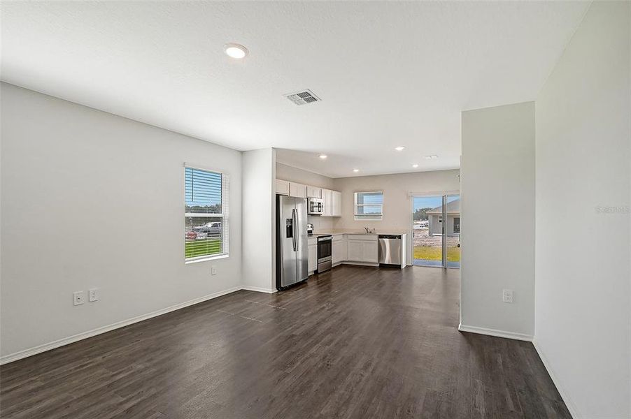 Spacious, unfurnished interior of a new home in Broadleaf, Parrish (Image 15).