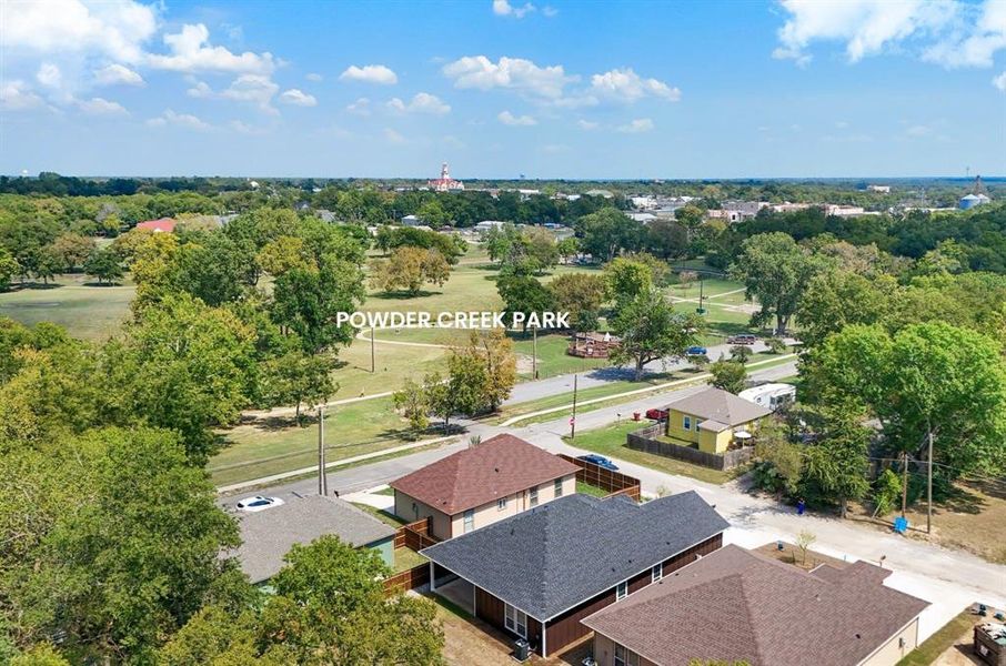 Secluded-feel location, walking distance to park