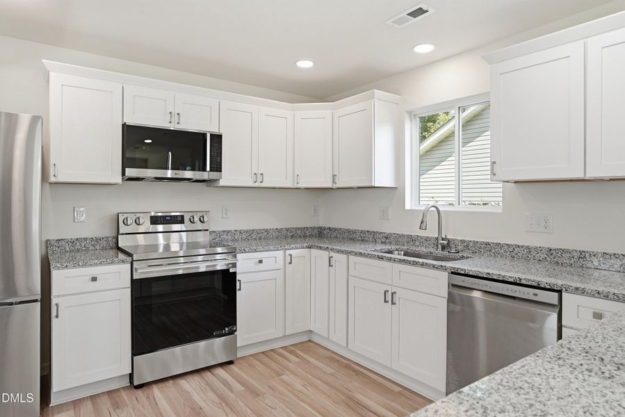 516 Singletary St SE-16