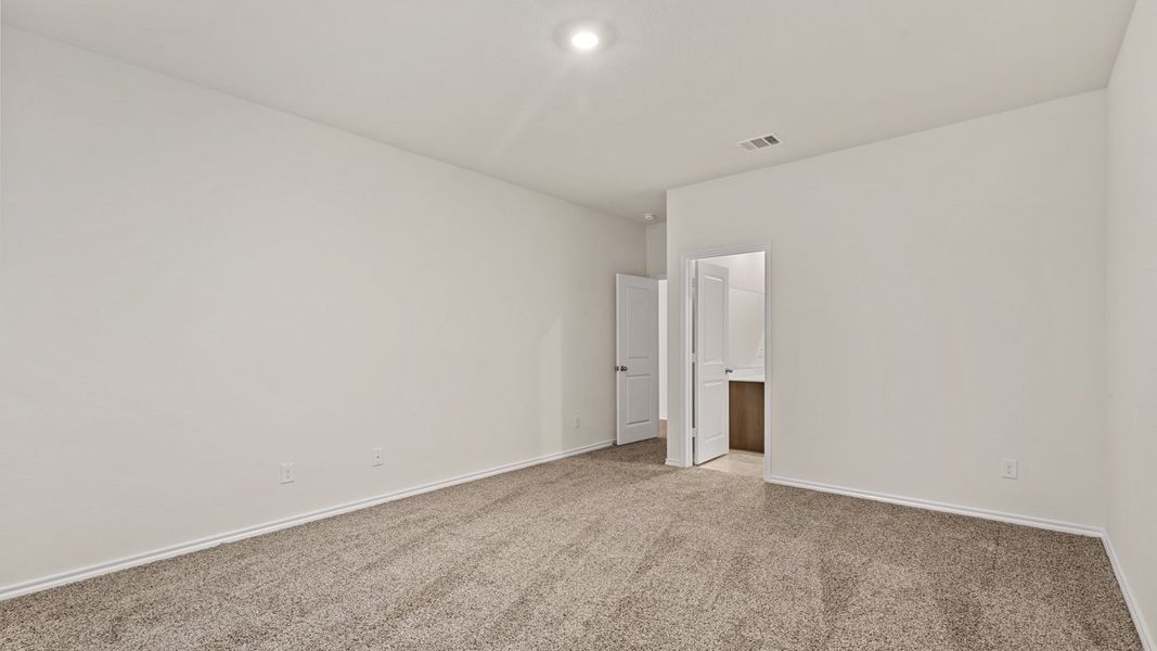 Spacious, unfurnished interior of a new home in Verandah, Royse City (Image 10).