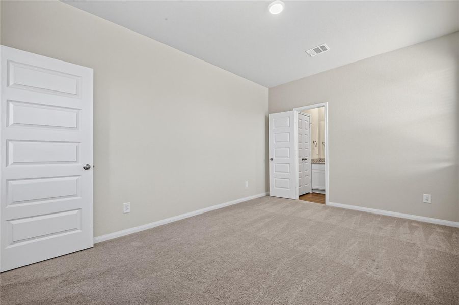 Spacious, unfurnished interior of a new home in River's Edge, Conroe (Image 36). Spacious, unfurnished interior of a new home in River's Edge, Conroe (Image 36).
