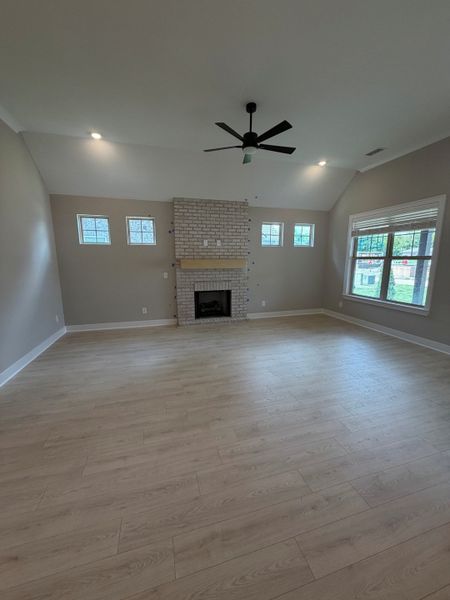 Spacious, unfurnished interior of a new home in Bluebird Hollow at Autumn Ridge, Spring Hill (Image 10).