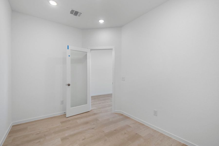 Flex Room/ Office Flex Room/ Office