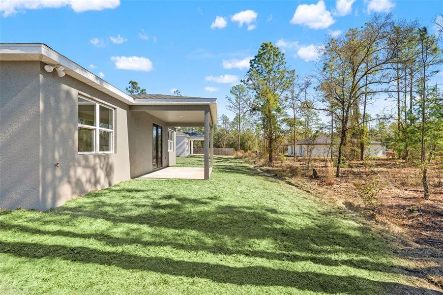 Exterior details and patio area of a home in , Dunnellon (Image 4).