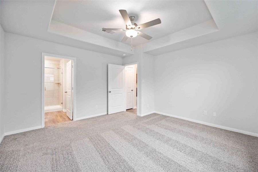 Fantastic primary suite ot make your own!