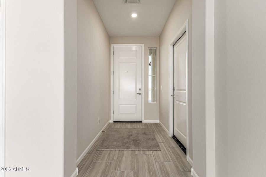 Entrance-With Single Car Garage Entrance Entrance-With Single Car Garage Entrance