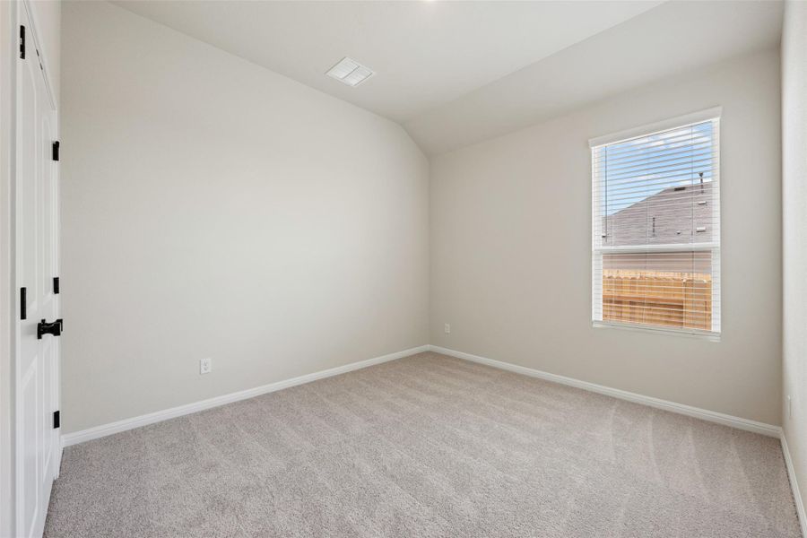 Spacious, unfurnished interior of a new home in Willow Springs, Buda (Image 9).