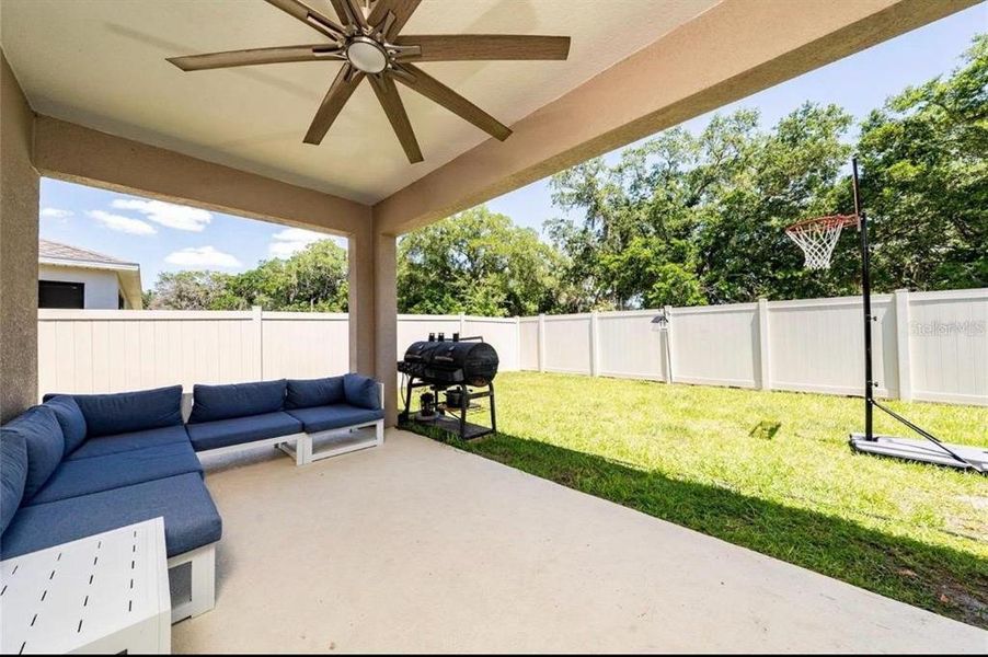 Exterior details and patio area of a home in , Kissimmee (Image 4).