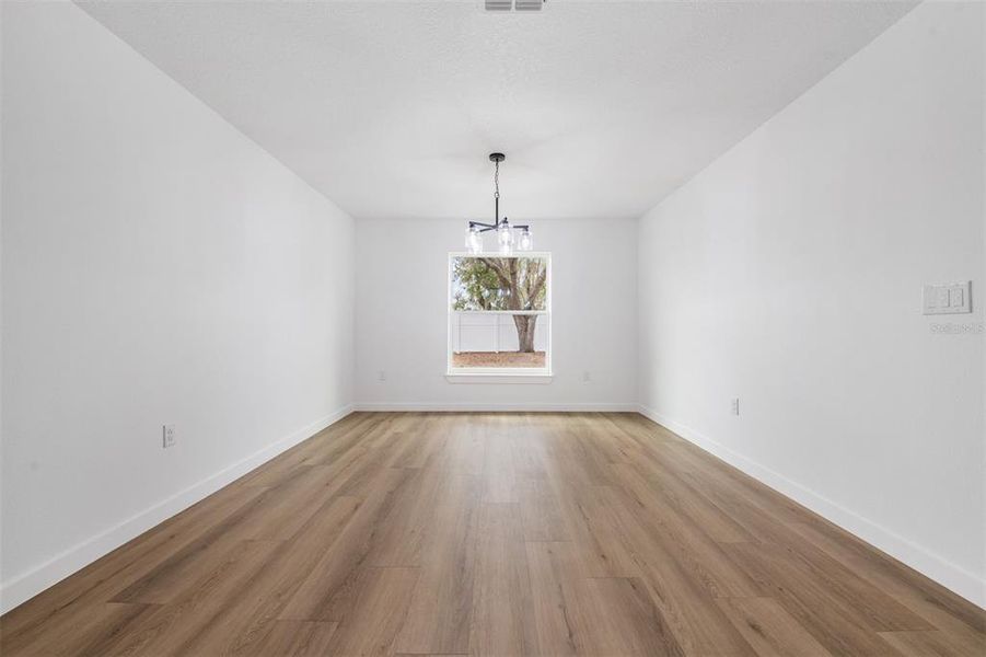 Spacious, unfurnished interior of a new home in , Dade City (Image 34).