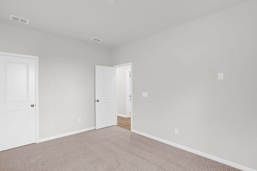 Spacious, unfurnished interior of a new home in Carriage Estates, Lexington (Image 35).