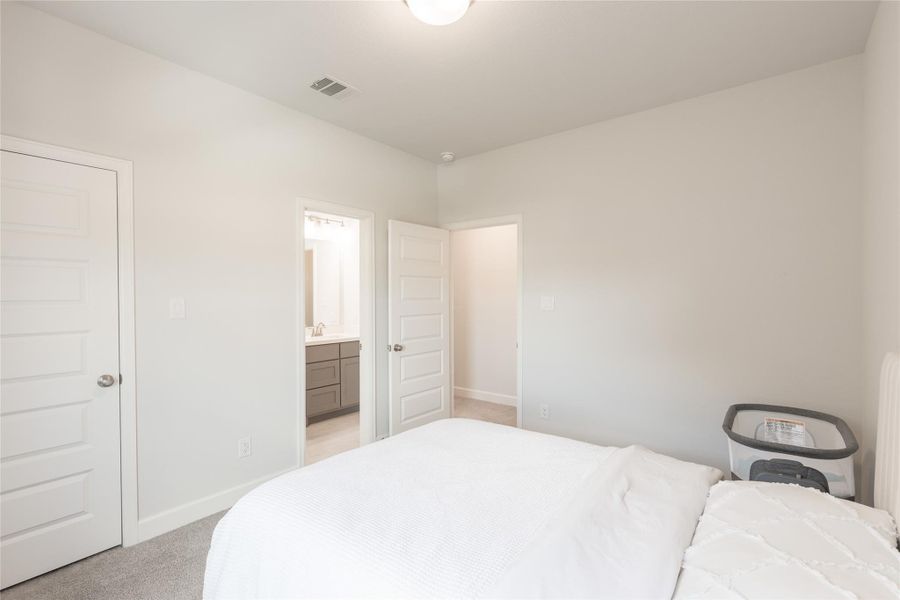 Furnished interior view inside a new home in Elyson 65', Katy (Image 16). Furnished interior view inside a new home in Elyson 65', Katy (Image 16).