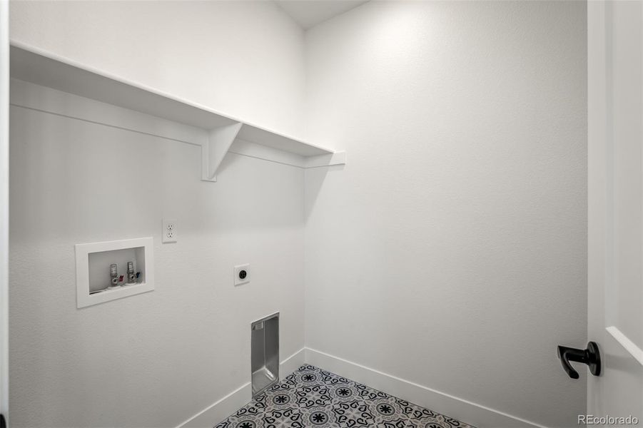 Spacious, unfurnished interior of a new home in Trailside at Cottonwood Creek, Colorado Springs (Image 31).