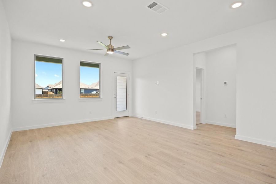 Spacious, unfurnished interior of a new home in Prairie Winds, Hutto (Image 15).