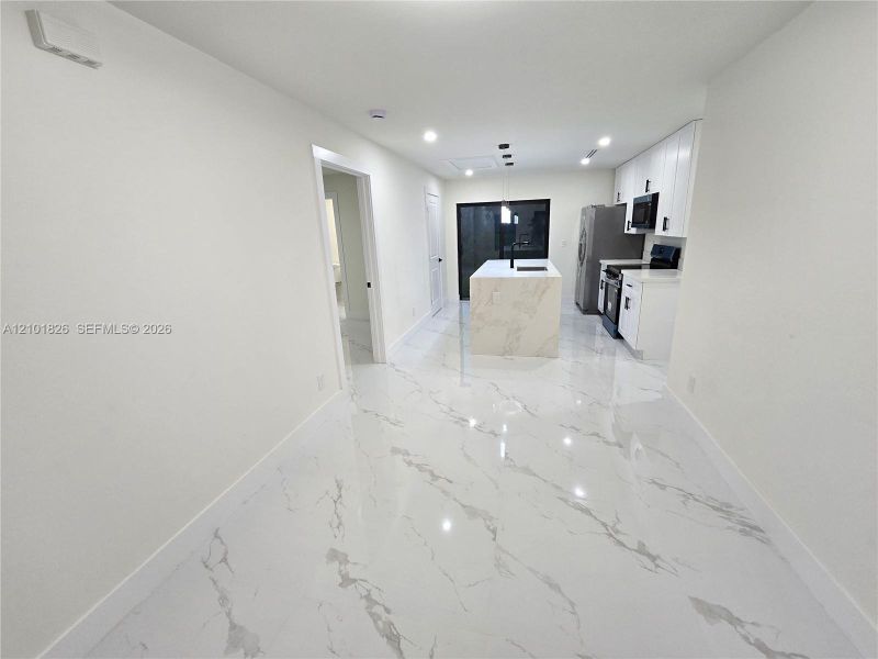 Spacious, unfurnished interior of a new home in , Lehigh Acres (Image 19).