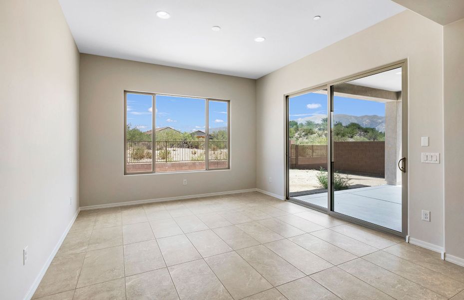 Spacious, unfurnished interior of a new home in Vistoso Canyon Estates, Oro Valley (Image 26).