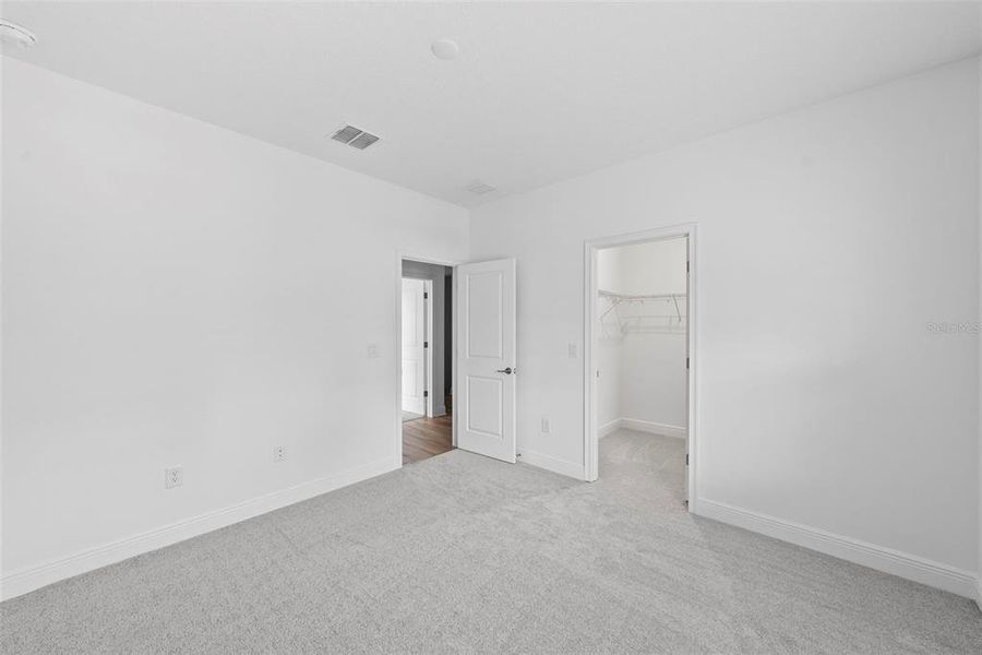 Spacious, unfurnished interior of a new home in , St. Petersburg (Image 19).