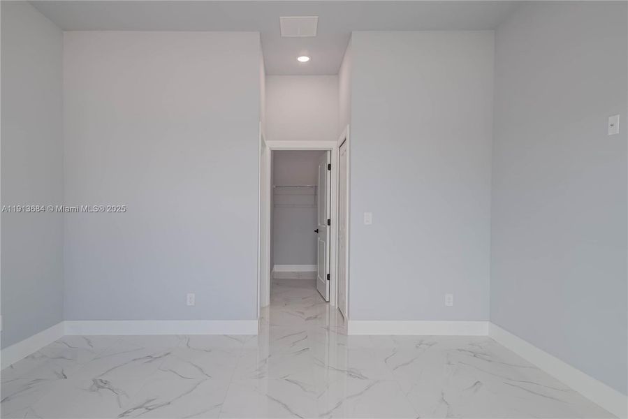 Spacious, unfurnished interior of a new home in , Lehigh Acres (Image 18).