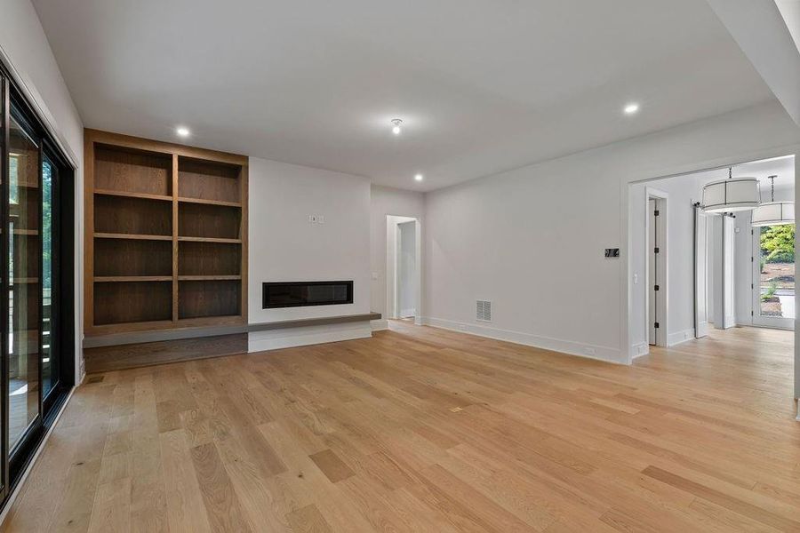 Spacious, unfurnished interior of a new home in Aster, Roswell (Image 79).