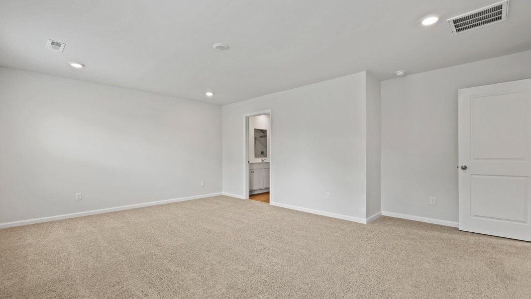 Spacious, unfurnished interior of a new home in Pineview North, Summerville (Image 19).